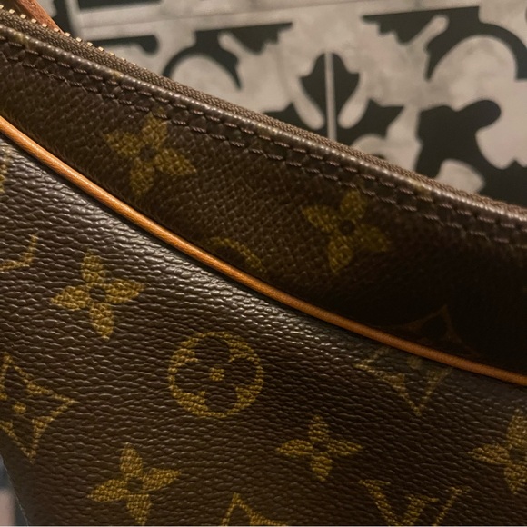 EUC Louis Vuitton Boulogne 35 - Picture 8 of 13